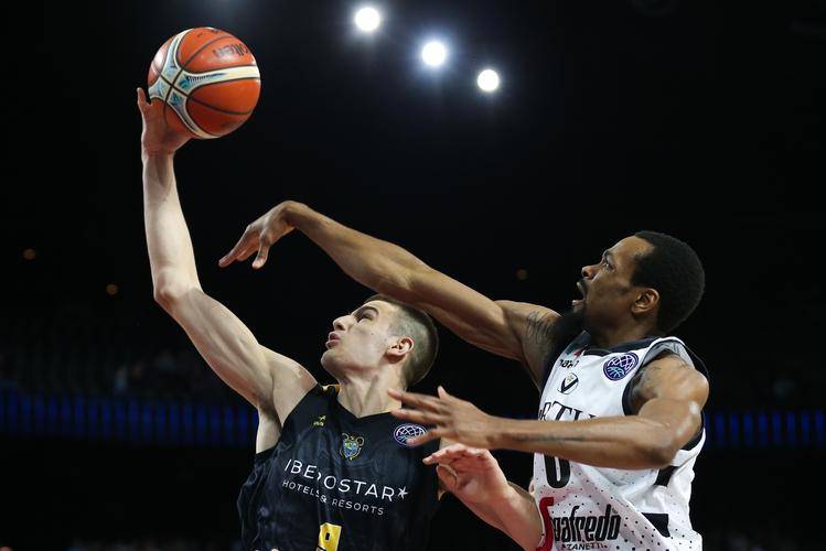 美高梅官网首页-清晨纽约尼克斯备战欧篮联；内部沟通细节曝光；球迷炸锅；年轻球员得到机会