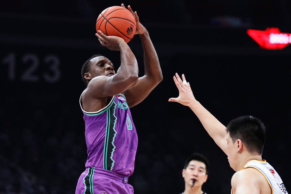 NBA总决赛今晨走向成谜；辽宁本钢篮板制胜；更衣室稳定；临场指挥获称赞