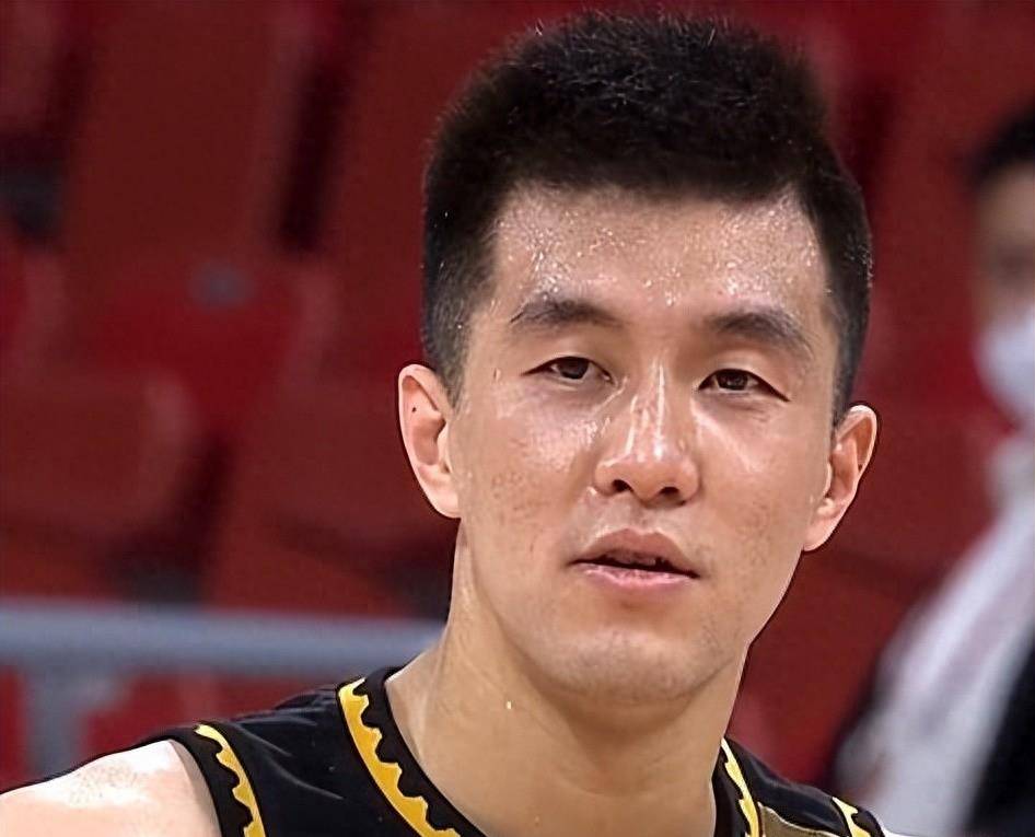 转折点！武汉三镇调整名单，西甲转会期攻防权衡，态度坚定，细节决定成败